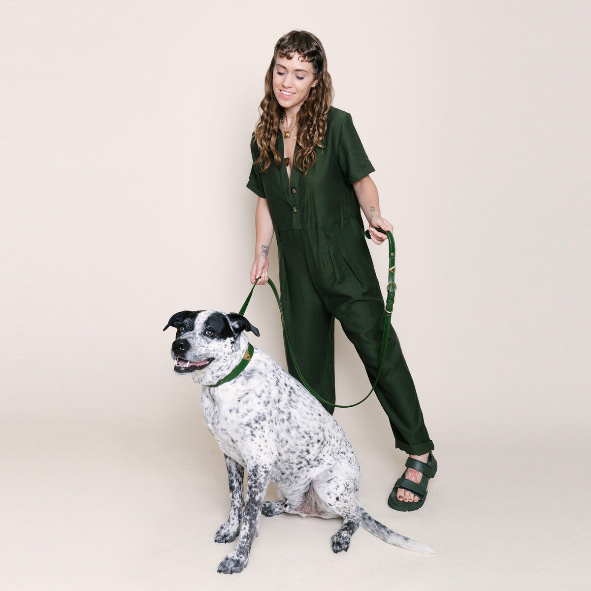Close-up of matching green leash hardware