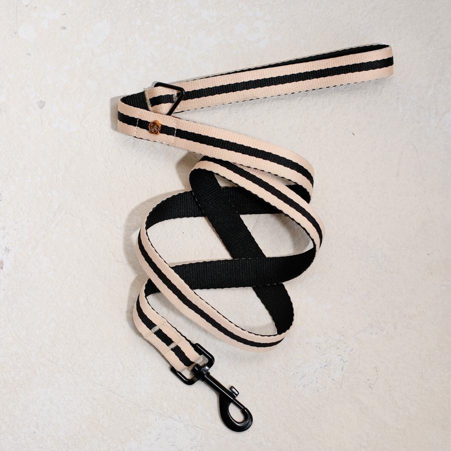 Le Classic dog leash in Rue Cambon No.1