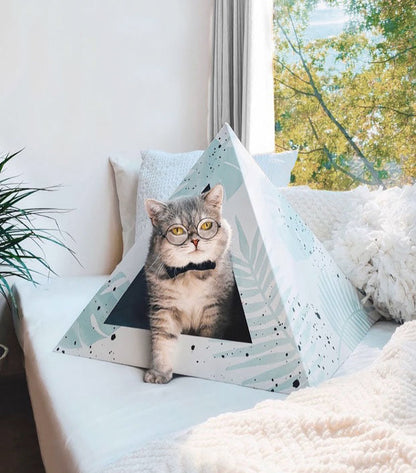 Oasis cardboard cat pyramid, lifestyle view
